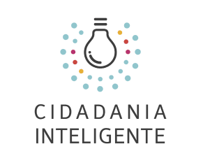 Logo com uma arte de uma lâmpada e pontos coloridos com o título 'Cidadania Inteligente'